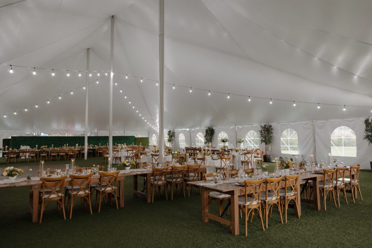 Elegant,Wedding,Reception,Setup,Inside,A,Large,White,Tent,With